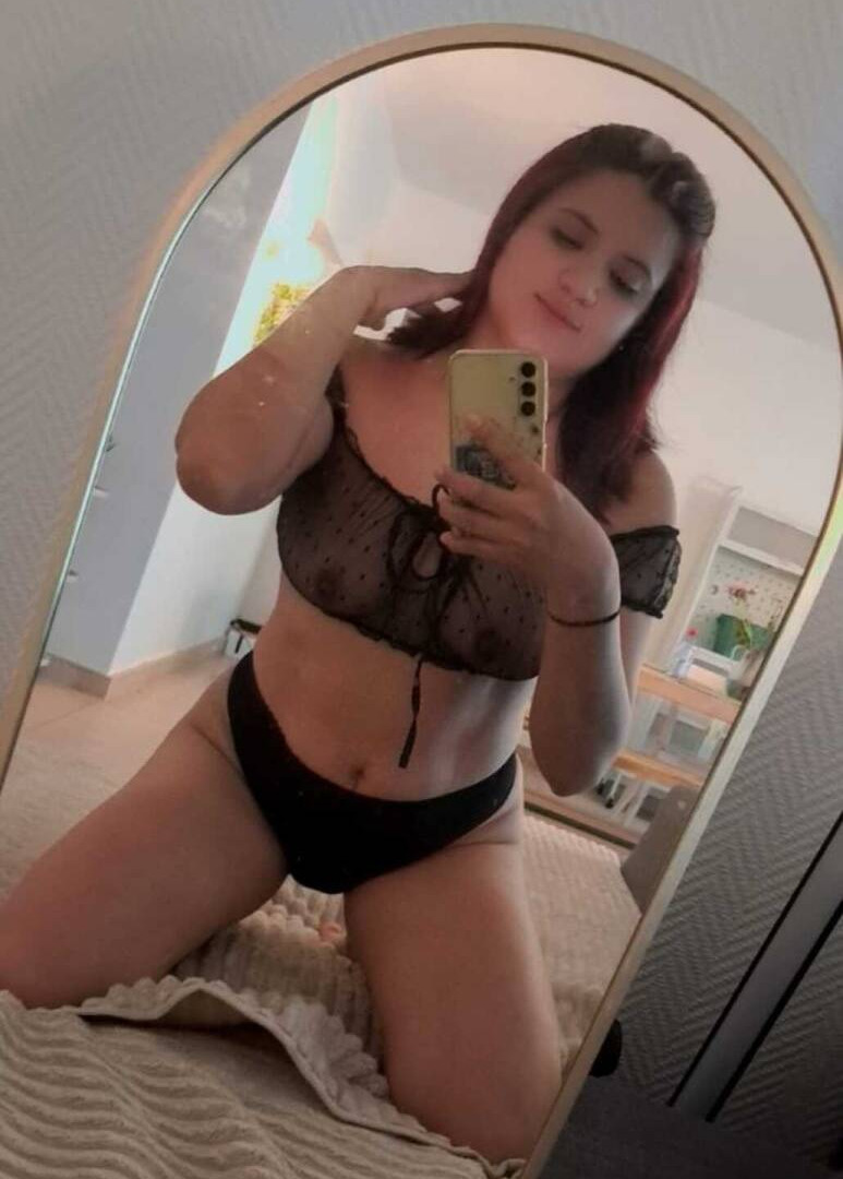 ROMINA HOT